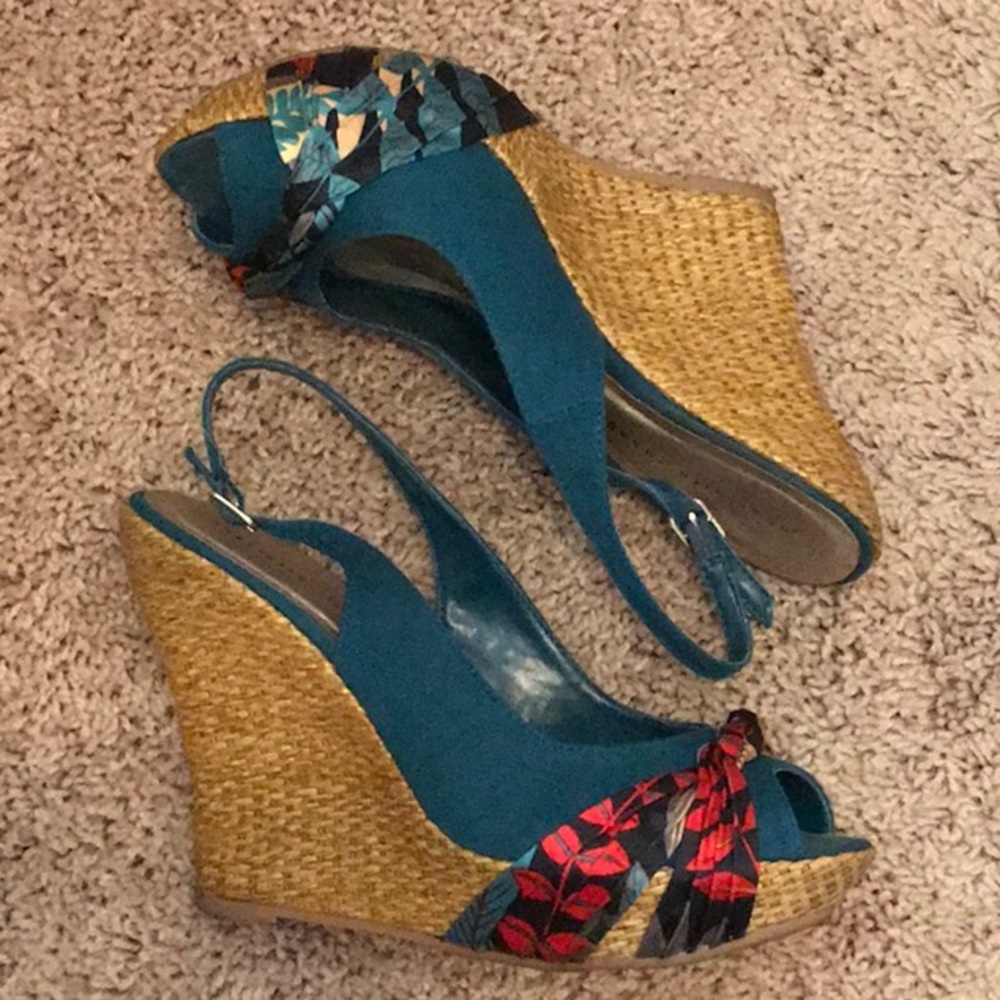 Adorable teal with colorful satin twist wedges